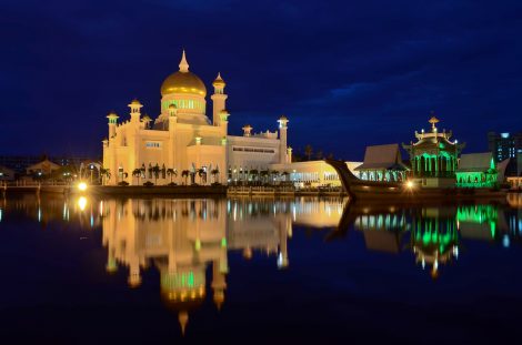 Brunei Omar Ali Saifuddien mosque night
